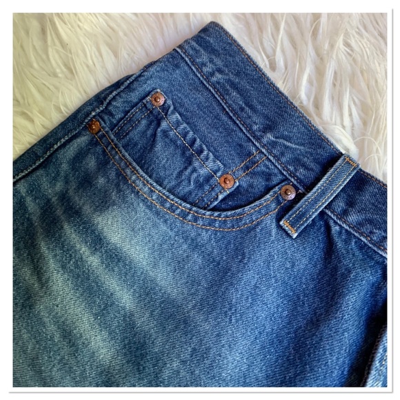 Levi’s 501 Classic Button Fly High Rise Raw Hem Cut Off Jean Shorts Blue 31 - Picture 3 of 11